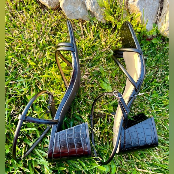 Nine West!😎Grayce 3-block heel sandals/blk-size-10 - Picture 6 of 10